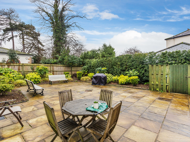 2 Bed Apartment To Rent in Reigate